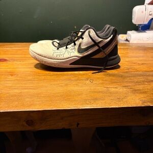 Nike Zoom Men's Kyrie Irving Cream and Black Athletic Shoes Men’s Size 12